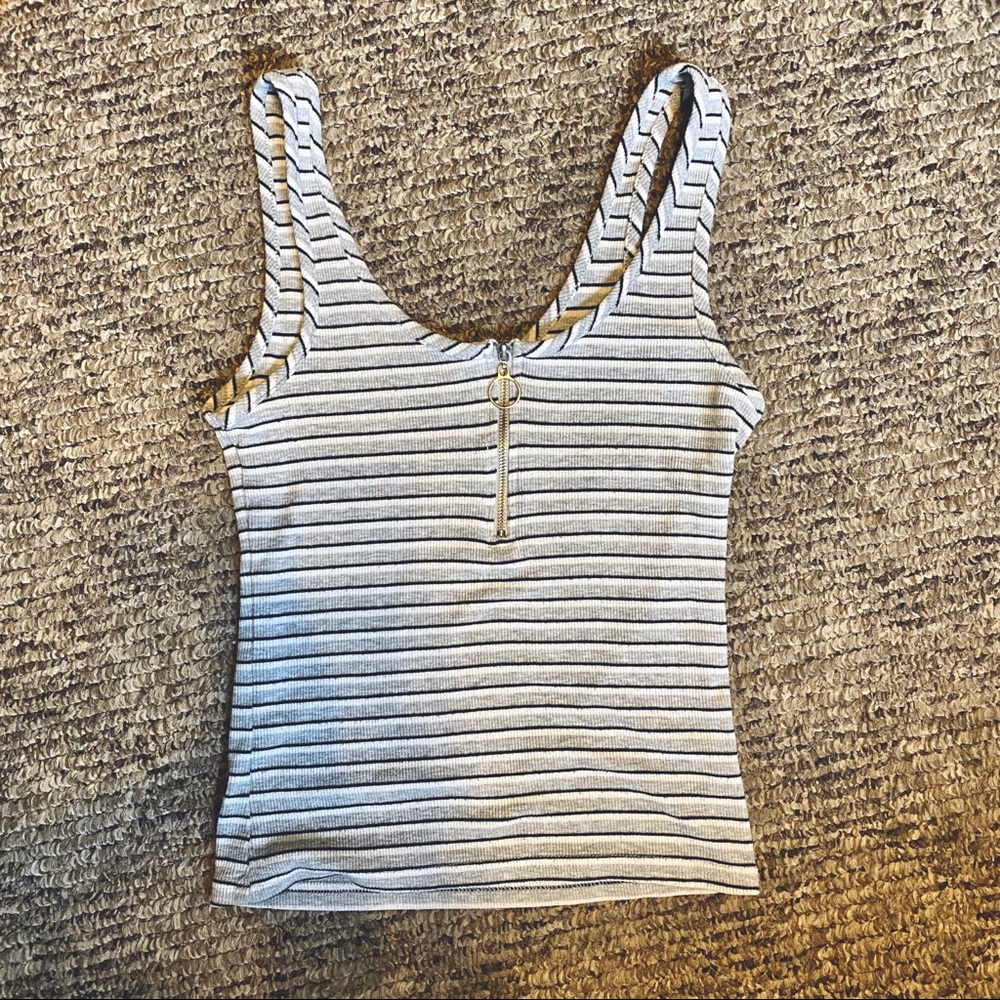 Ribbed tank with silver circle zipper